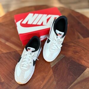 Nike Pacific black white & leather sneaker :: NEW